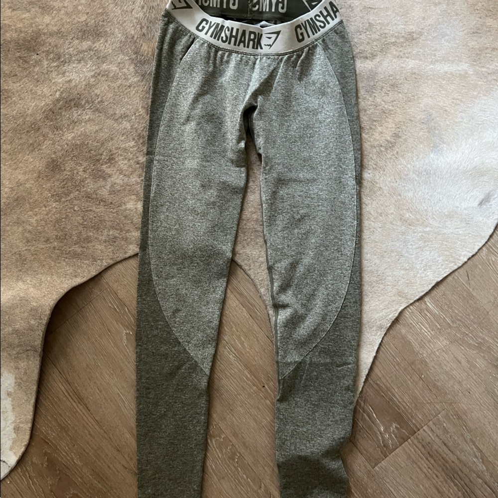 Gym shark leggings size S